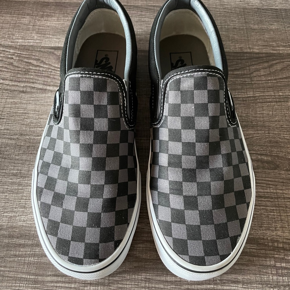 Unisex classic Vans black and grey slip ons